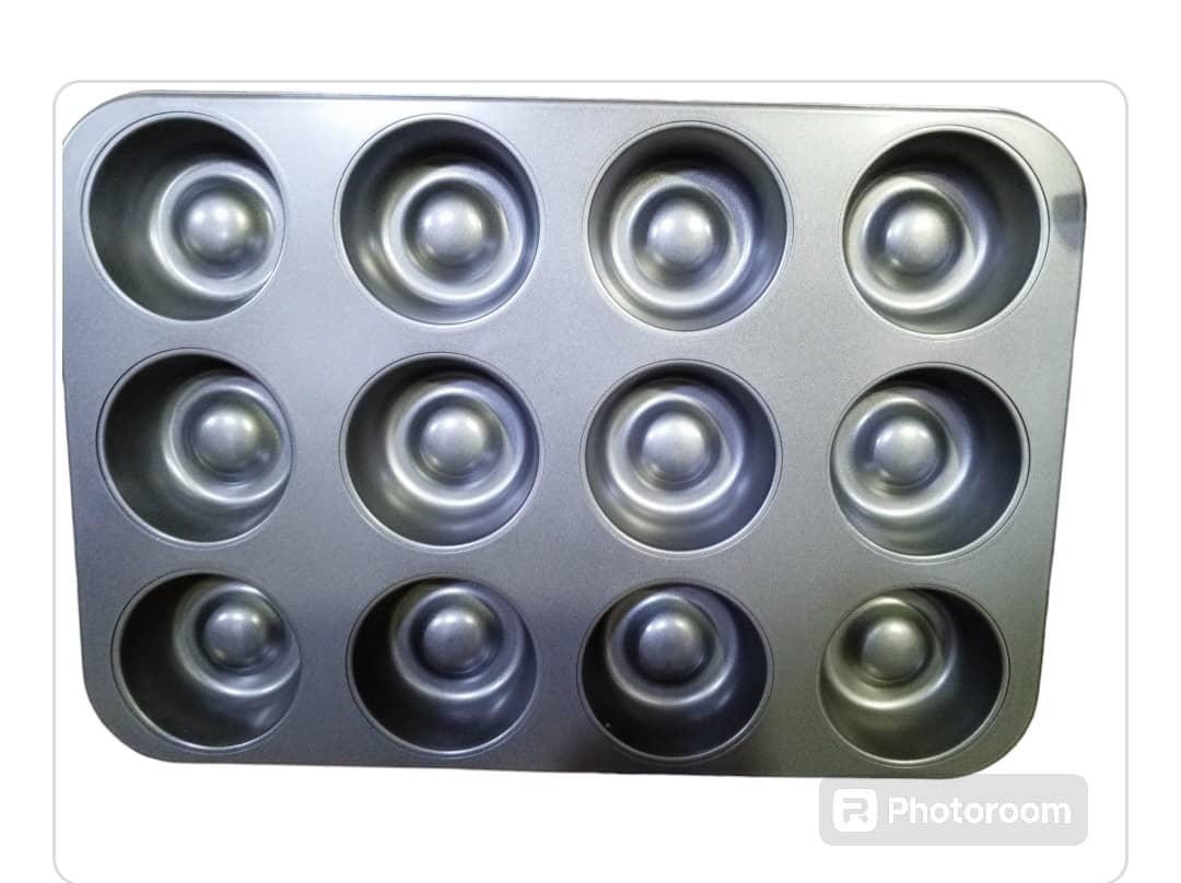 Fame Kitchen 12 Muffin Cake Mold Baking Pan - Black