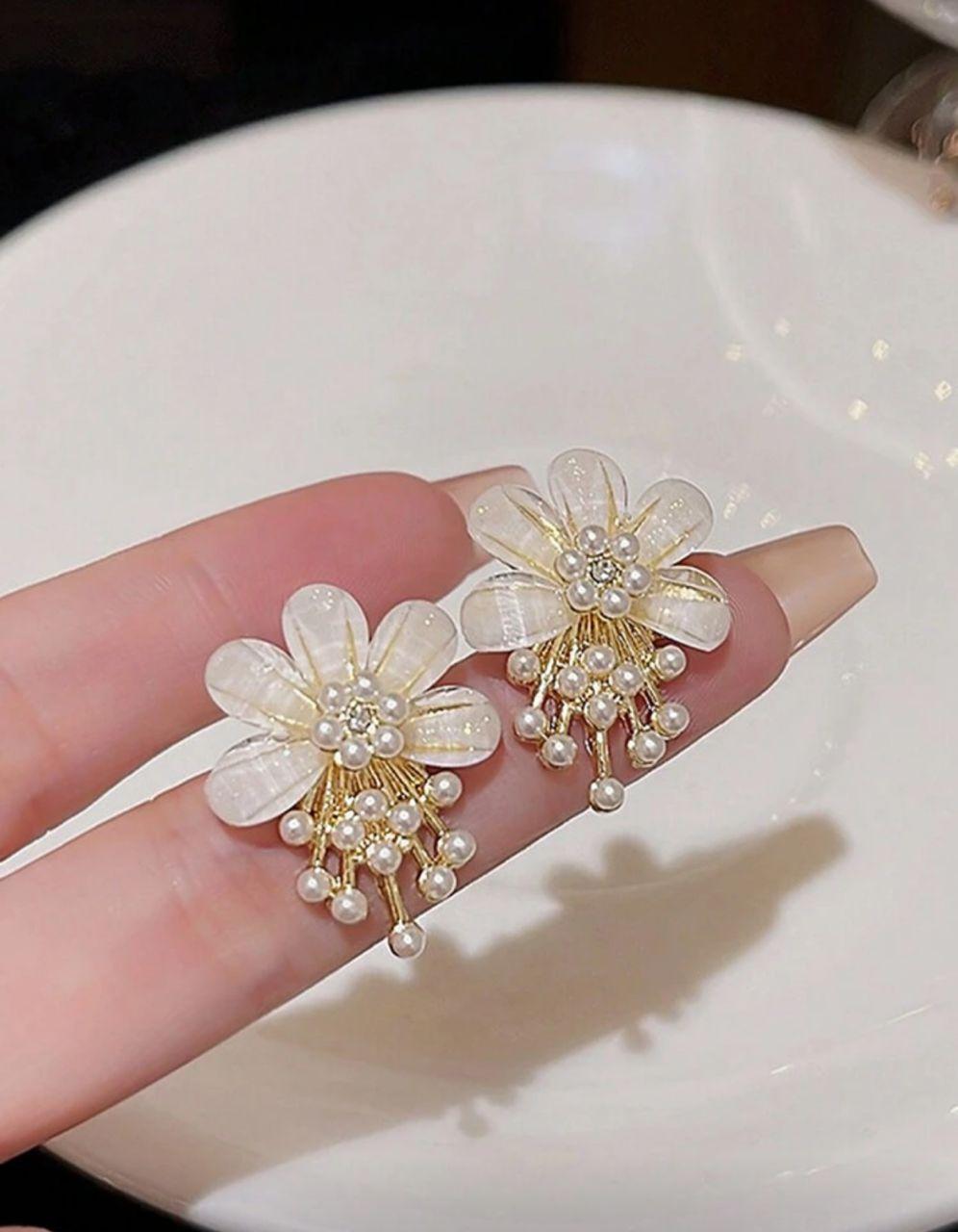 1pair Simple & Elegant Flower Pearl Stud Earrings